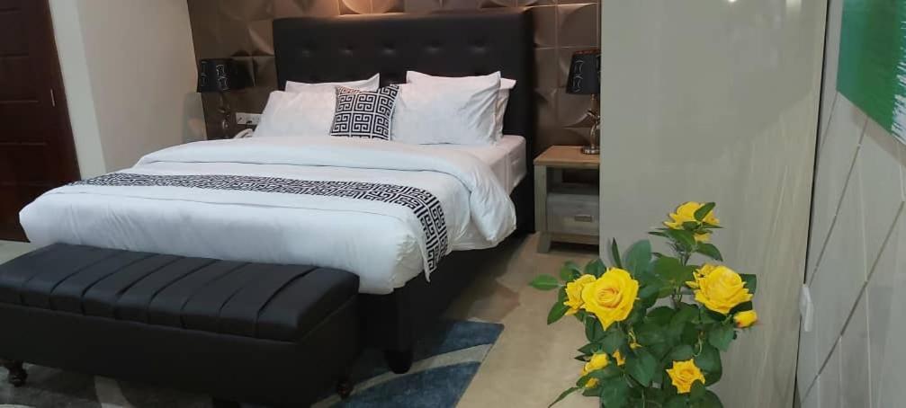 Lantana Hotel Dar es Salaam Buitenkant foto