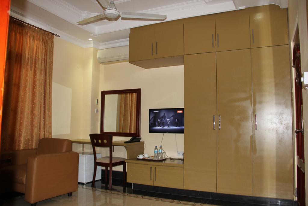 Lantana Hotel Dar es Salaam Buitenkant foto
