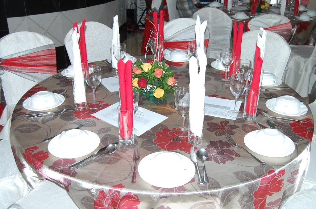 Lantana Hotel Dar es Salaam Buitenkant foto