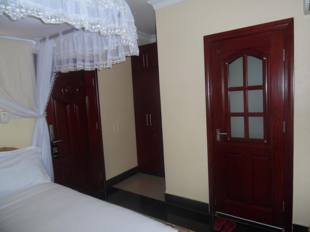 Lantana Hotel Dar es Salaam Buitenkant foto